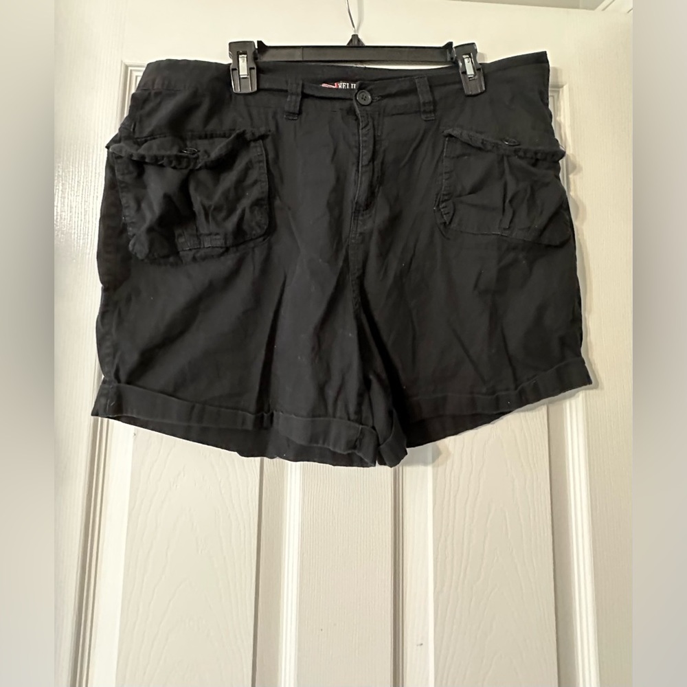 Helium London Women's Shorts Size 3X.